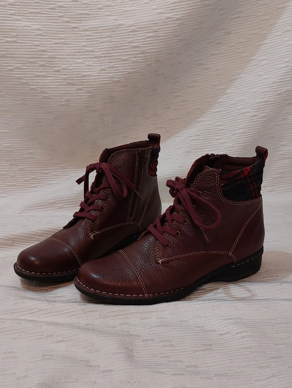 Clarks Burgundy Leather Lace-Up Ankle Boots Size 9.5